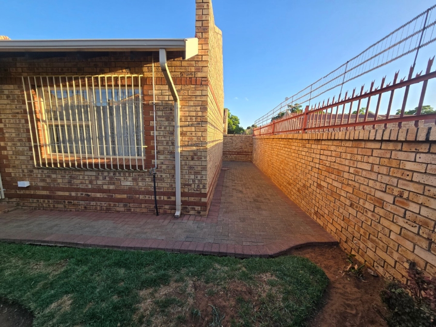 2 Bedroom Property for Sale in Uitsig Free State